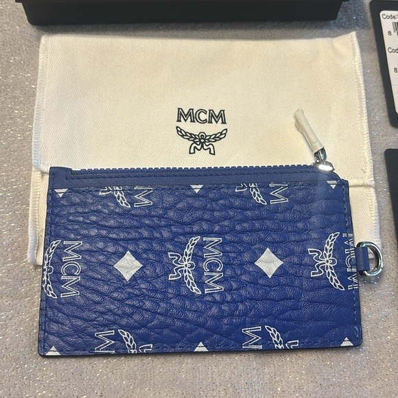 MCM CARD CASE - Picture 3 of 9